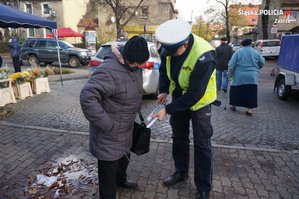 policjanci z Zabrza podczas akcji &quot;ZNICZ 2017&quot;