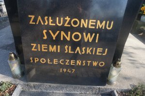 W 146. rocznicę urodzin Wojciecha Korfantego delegacje instytucji państwowych i samorządowych, służb mundurowych oraz stowarzyszeń kombatanckich złożyły kwiaty pod jego pomnikiem na placu Sejmu Śląskiego w Katowicach oraz na katowickim cmentarzu przy ul. Francuskiej, gdzie został pochowany- płyta nagrobna.