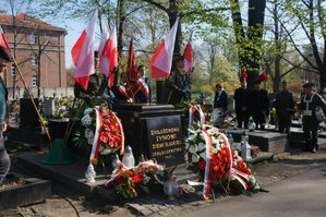 W 146. rocznicę urodzin Wojciecha Korfantego delegacje instytucji państwowych i samorządowych, służb mundurowych oraz stowarzyszeń kombatanckich złożyły kwiaty pod jego pomnikiem na placu Sejmu Śląskiego w Katowicach oraz na katowickim cmentarzu przy ul. Francuskiej, gdzie został pochowany- złożenie kwiatów przez przedstawicieli służb mundurowych: policji, wojska, straży pożarnej i straży miejskiej.