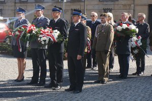 W 146. rocznicę urodzin Wojciecha Korfantego delegacje instytucji państwowych i samorządowych, służb mundurowych oraz stowarzyszeń kombatanckich złożyły kwiaty pod jego pomnikiem na placu Sejmu Śląskiego w Katowicach oraz na katowickim cmentarzu przy ul. Francuskiej, gdzie został pochowany- złożenie kwiatów przez przedstawicieli służb mundurowych: policji, wojska, straży pożarnej i straży miejskiej.