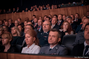 goście koncertu, w centralnej części zdjęcia nadinsp. Krzysztof Justyński z nadinsp. w stanie spoczynku Andrzejem Szymczykiem