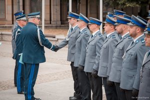 Kierownictwo Policji gratuluje wyróżnionym policjantom