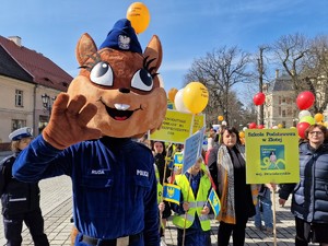 Policyjna maskotka Ruda wśród dzieci