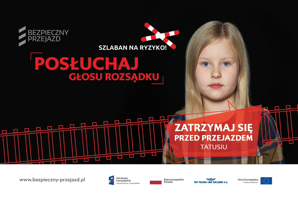 Kolorowy plakat przedstawia z prawej strony dziewczynkę, a obok niej napis o treści Posłuchaj głosu rozsądku. Pod zdjęciem dziewczynki napis o treści: Zatrzymaj się przed przejazdem tatusiu.