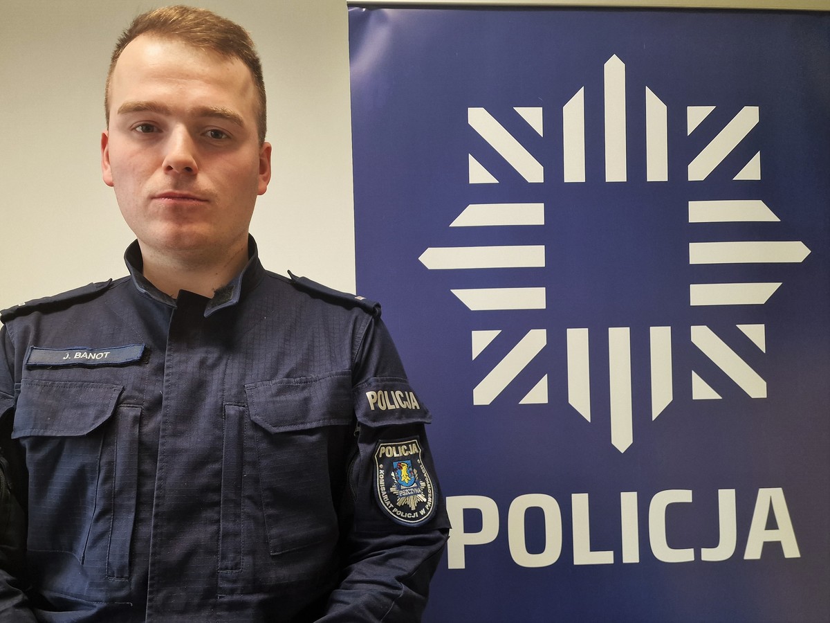 Zdjęcie przedstawia umundurowanego policjanta.