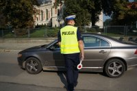 Podczas dzisiajszych działań pszczyńskiej drogówki na taryfę ulgową nie mogli liczyć kierowcy, którzy podróżówali bez zapiętych pasów bezpieczeństwa. Kontrole dotyczyły zarówno kierowców , jak i pasażerów. W dalszym ciągu w ręce mundurowych wpadają tego typu niesforni kierowcy. Swoją niechęć do pasów tłumaczą najczęściej niedużą odległością, którą muszą przejechać.