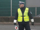 Podczas wczorajszych działań KD- Pieszy policjanci z pszczyńskiej drogówki interweniowali 24 razy. W 7 przypadkach, kiedy piesi przechodzili przez drogę w zabronionych miejscach i 17 razy wobec niesfornych kierowców kończąc czynności służbowe w większości mandatem karnym.