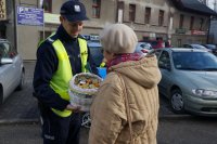 Pozytywne wzmocnienie pieszych i słodkości dla Pań w przeddzień ich święta