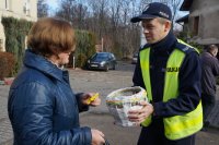 Pozytywne wzmocnienie pieszych i słodkości dla Pań w przeddzień ich święta