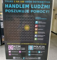 Wystawa poświęcona handlowi ludźmi w Pszczynie.
Ministerstwo Spraw Wewnętrznych i Administracji prowadzi kampanię społeczną ukierunkowaną na problematykę handlu ludźmi i zagrożeń związanych z podejmowaniem pracy za granicą. Kampania ta przygotowana została w oparciu o wyniki badania „Społecznej świadomości zagrożeń związanych z handlem ludźmi i wyjazdami do pracy za granicę 2015”, przeprowadzonego przez MSWiA w sierpniu 2015 r. Kierowana jest ona przede wszystkim do młodych ludzi, podejmujących decyzję o wyjeździe do pracy za granicę.