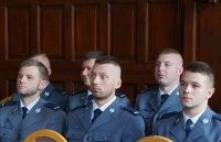 W piątek, na sali sesyjnej w starostwie pszczyńskim odbyły się uroczystości z okazji Święta Policji. Wśród gości byli obecni między innymi Zastępca Komendanta Wojewódzkiego Policji w Katowicach, Starosta Pszczyński i Zastępca Burmistrza Pszczyny i przedstawiciela Zarządu Wojewódzkiego NSZZ Policjantów województwa śląskiego. Kolejny raz, obchody powołania Policji Państwowej uświetnił występ sygnalisty z orkiestry policyjnej w Katowicach.