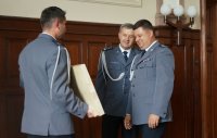 W piątek, na sali sesyjnej w starostwie pszczyńskim odbyły się uroczystości z okazji Święta Policji. Wśród gości byli obecni między innymi Zastępca Komendanta Wojewódzkiego Policji w Katowicach, Starosta Pszczyński i Zastępca Burmistrza Pszczyny i przedstawiciela Zarządu Wojewódzkiego NSZZ Policjantów województwa śląskiego. Kolejny raz, obchody powołania Policji Państwowej uświetnił występ sygnalisty z orkiestry policyjnej w Katowicach.