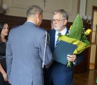 W piątek, na sali sesyjnej w starostwie pszczyńskim odbyły się uroczystości z okazji Święta Policji. Wśród gości byli obecni między innymi Zastępca Komendanta Wojewódzkiego Policji w Katowicach, Starosta Pszczyński i Zastępca Burmistrza Pszczyny i przedstawiciela Zarządu Wojewódzkiego NSZZ Policjantów województwa śląskiego. Kolejny raz, obchody powołania Policji Państwowej uświetnił występ sygnalisty z orkiestry policyjnej w Katowicach.