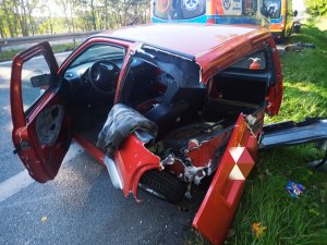 Zdjęcie kolorowe: uszkodzony microcar