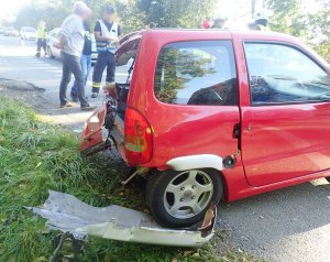 Zdjęcie kolorowe: uszkodzony microcar