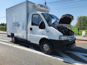 Zdjęcie kolorowe: pojazd typu bus