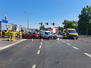 Zdjęcie przedstawia miejsce zdarzenia drogowego.