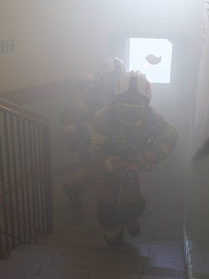 Zdjęcie przedstawia: strażaków w akcji