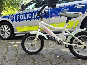 Na zdjęciu dziecięcy rowerek.