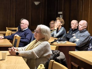 Zdjęcie przedstawia: uczestników pogadanki.