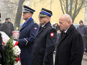 Zdjęcie przedstawia uczestników uroczystości.