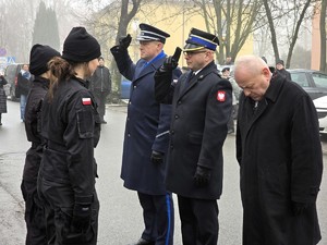 Zdjęcie przedstawia uczestników uroczystości.
