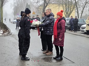 Zdjęcie przedstawia uczestników uroczystości.