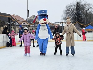 Zdjęcie przedstawia uczestników wydarzenia.