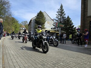 Zdjęcie przedstawia uczestników Motoserca.