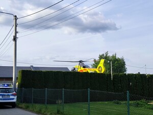 Zdjęcie przedstawia helikopter Lotniczego Pogotowia Ratunkowego.