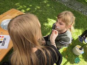 Zdjęcie przedstawia uczestników Pikniku "Bezpieczny Powiat"