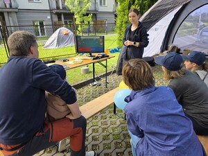 Zdjęcie przedstawia uczestników Pikniku "Bezpieczny Powiat".