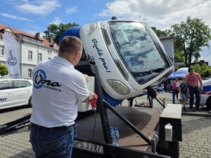 Zdjęcie przedstawia uczestników Pikniku "Bezpieczny Powiat".