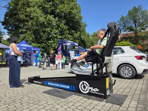 Zdjęcie przedstawia uczestników Pikniku "Bezpieczny Powiat".