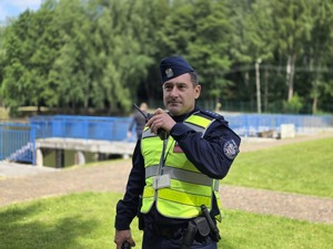 Zdjęcie przedstawia wspólne ćwiczenia służb na Jeziorze Goczałkowickim.