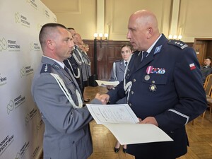 Zdjęcie: uroczysta zbiórka z okazji święta policji w Pszczynie.