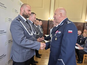 Zdjęcie: uroczysta zbiórka z okazji święta policji w Pszczynie.
