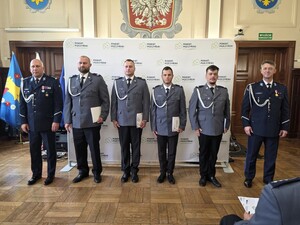 Zdjęcie: uroczysta zbiórka z okazji święta policji w Pszczynie.