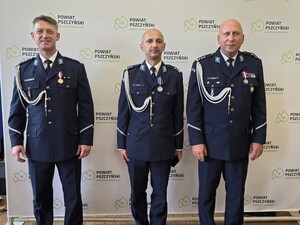 Zdjęcie: uroczysta zbiórka z okazji święta policji w Pszczynie.