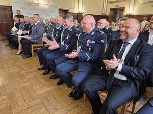 Zdjęcie: uroczysta zbiórka z okazji Święta Policji w Pszczynie.