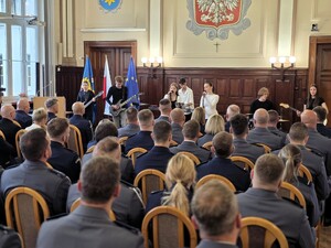 Zdjęcie: uroczysta zbiórka z okazji Święta Policji w Pszczynie.