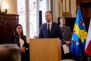 Zdjęcie: uroczysta zbiórka z okazji święta policji w Pszczynie.