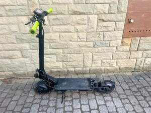 Zdjęcie: hulajnoga elektryczna.