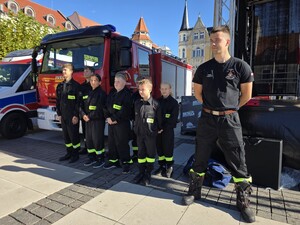 Zdjęcia przedstawiają uczestników bicia rekordu w RKO.