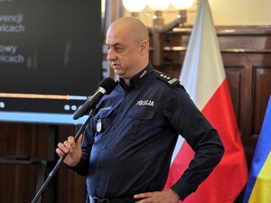 Zdjęcie przedstawia briefing prasowy podczas wydarzenia -  EscapeTruck w Pszczynie.