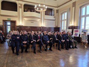 Zdjęcie przedstawia briefing prasowy podczas wydarzenia -  EscapeTruck w Pszczynie.
