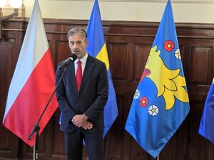 Zdjęcie przedstawia briefing prasowy podczas wydarzenia -  EscapeTruck w Pszczynie.