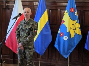 Zdjęcie przedstawia briefing prasowy podczas wydarzenia -  EscapeTruck w Pszczynie.